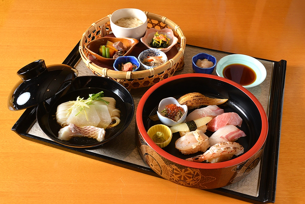 柚子香る鯛と蕪の煮麺とにぎり寿司御膳の画像